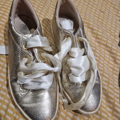 Chaussures GUESS dorées T39